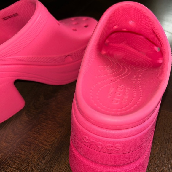 CROCS Platform Siren Clog in Neon Pink - Picture 4 of 4